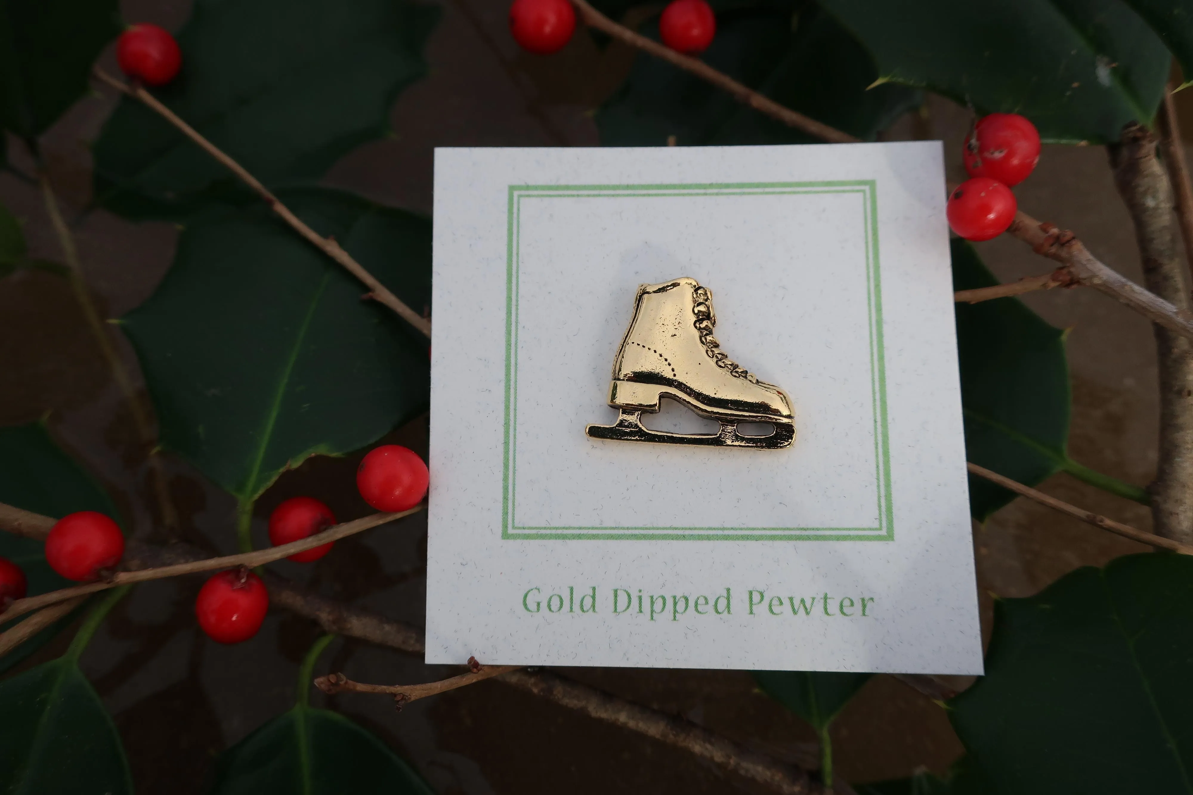 Figure Skate Gold Lapel Pin