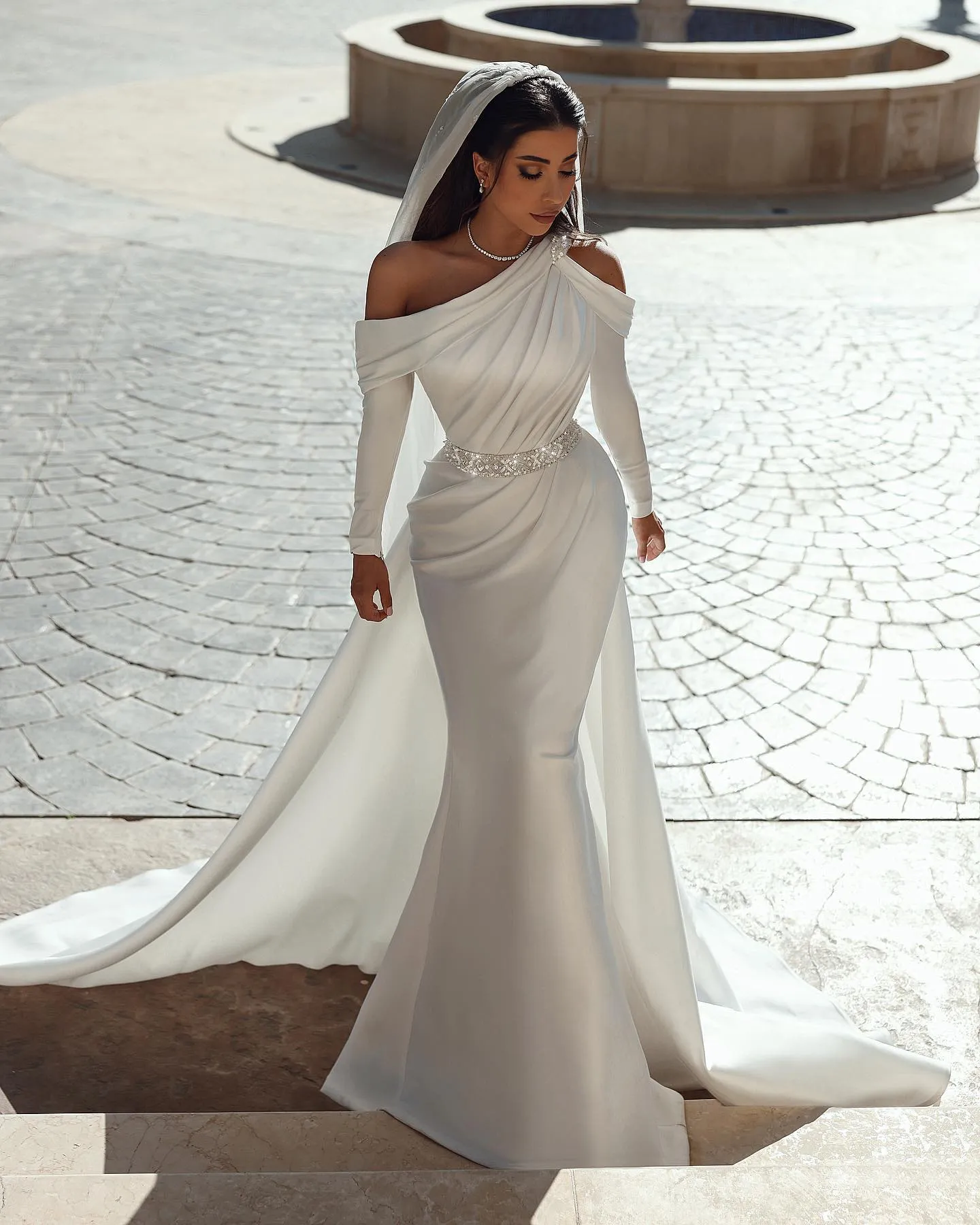 Gorgeously Mermaid Satin Wedding Dresses For Bride Elegant Court Train Sexy Simple Beautiful Mopping Slimming Wedding Gowns