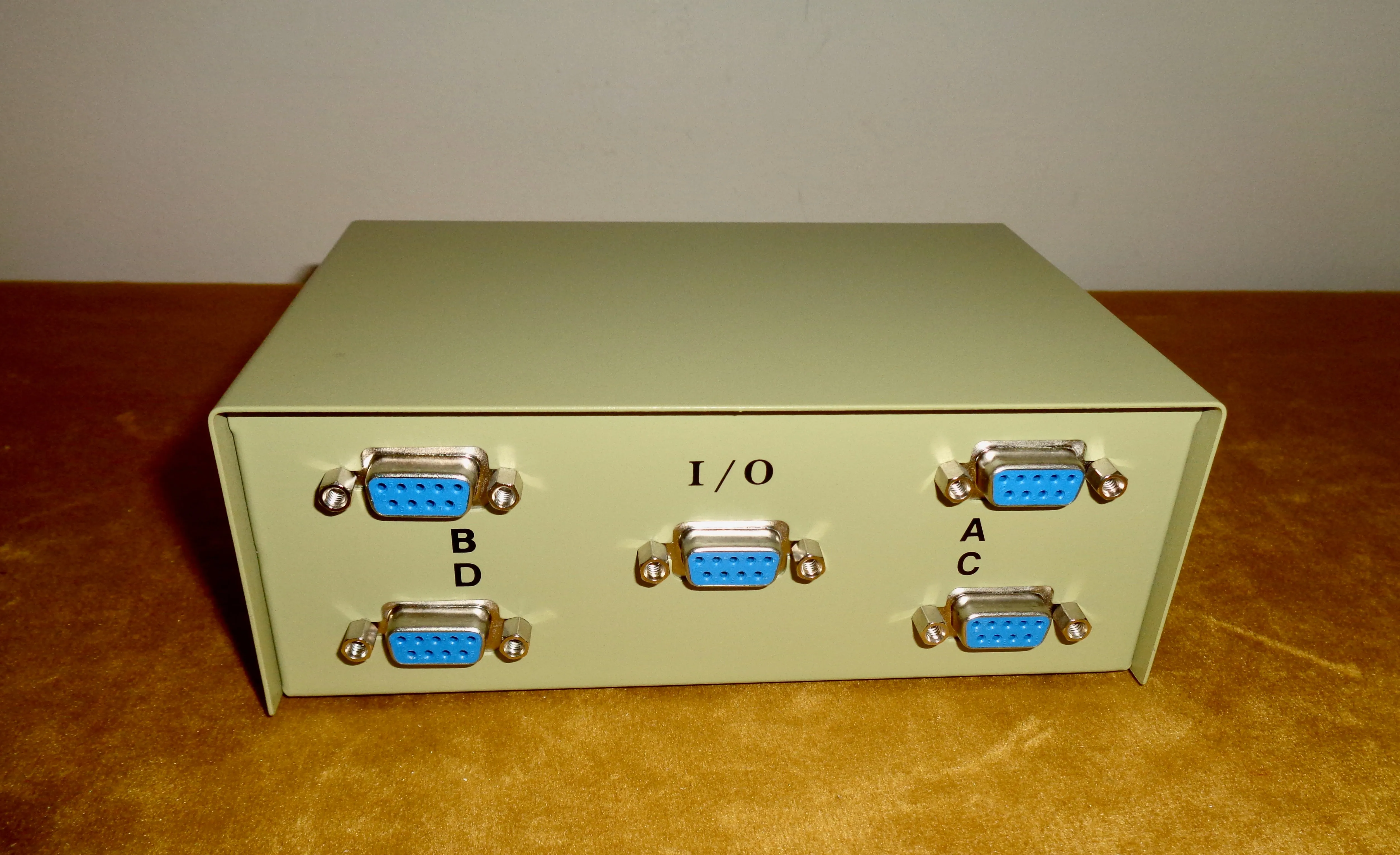 Preowned DW9 ABCD Manual Data Switch Box Providing 4-Way Peripheral Sharing