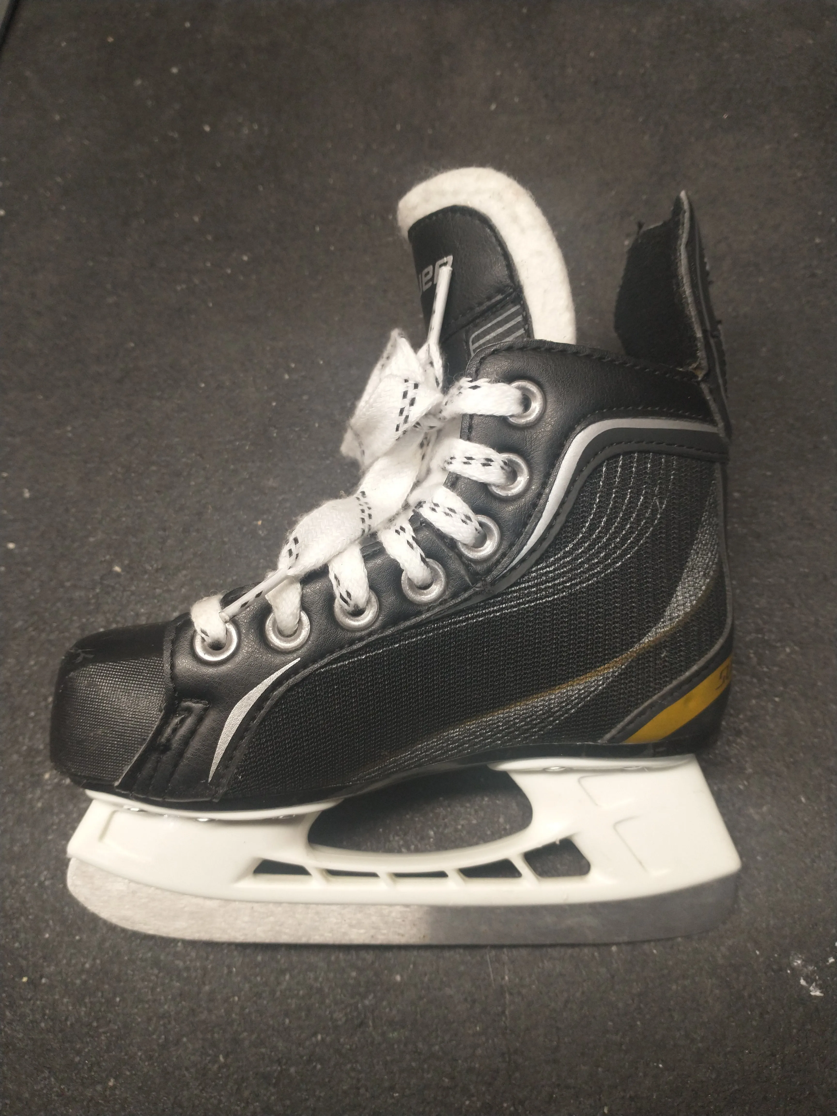 Used Bauer Supreme Hockey Skates Youth 11