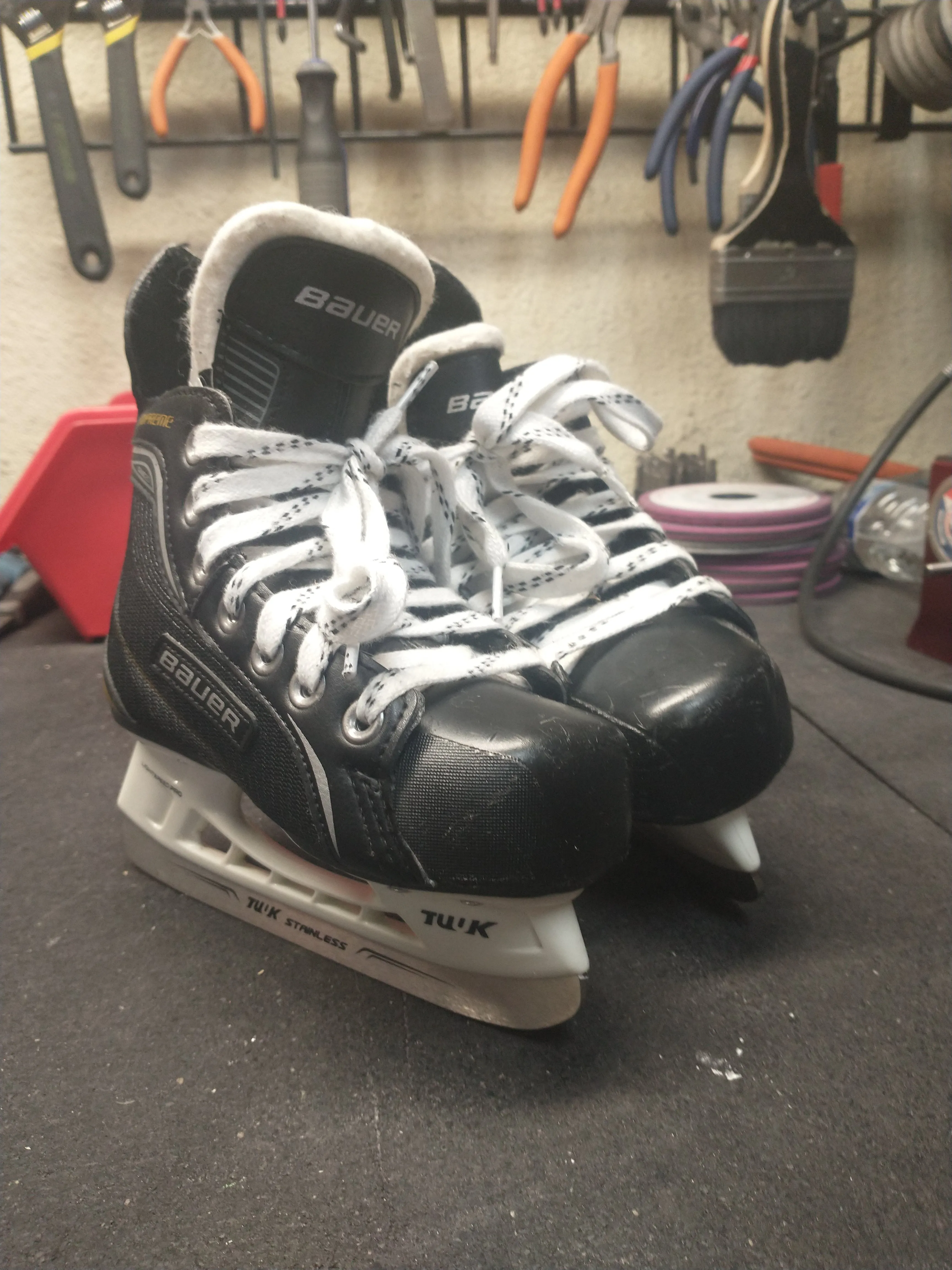 Used Bauer Supreme Hockey Skates Youth 11