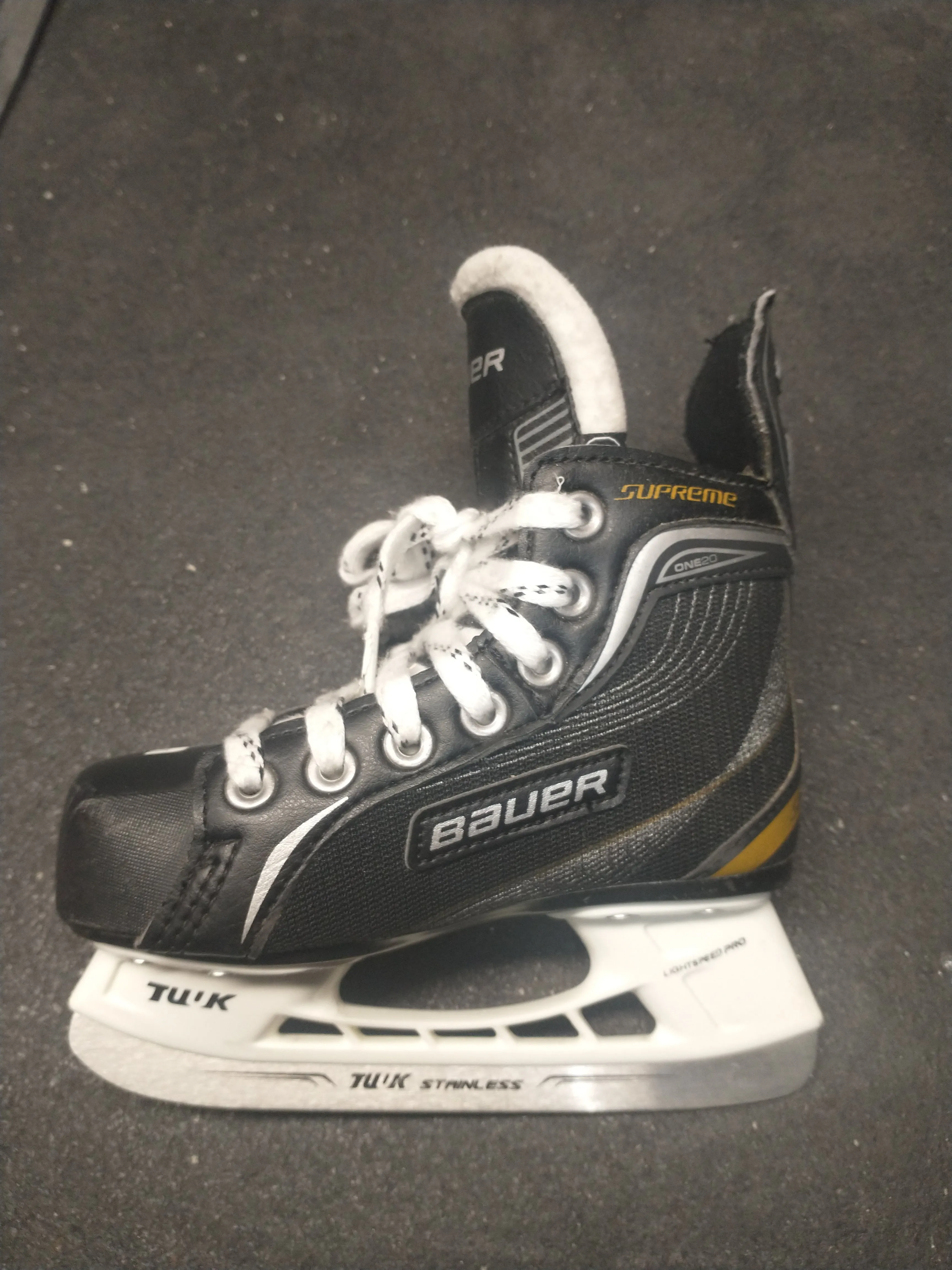 Used Bauer Supreme Hockey Skates Youth 11